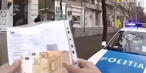 Video / Șoferiță prinsă fără RCA și cu bani pregătiți pentru mită