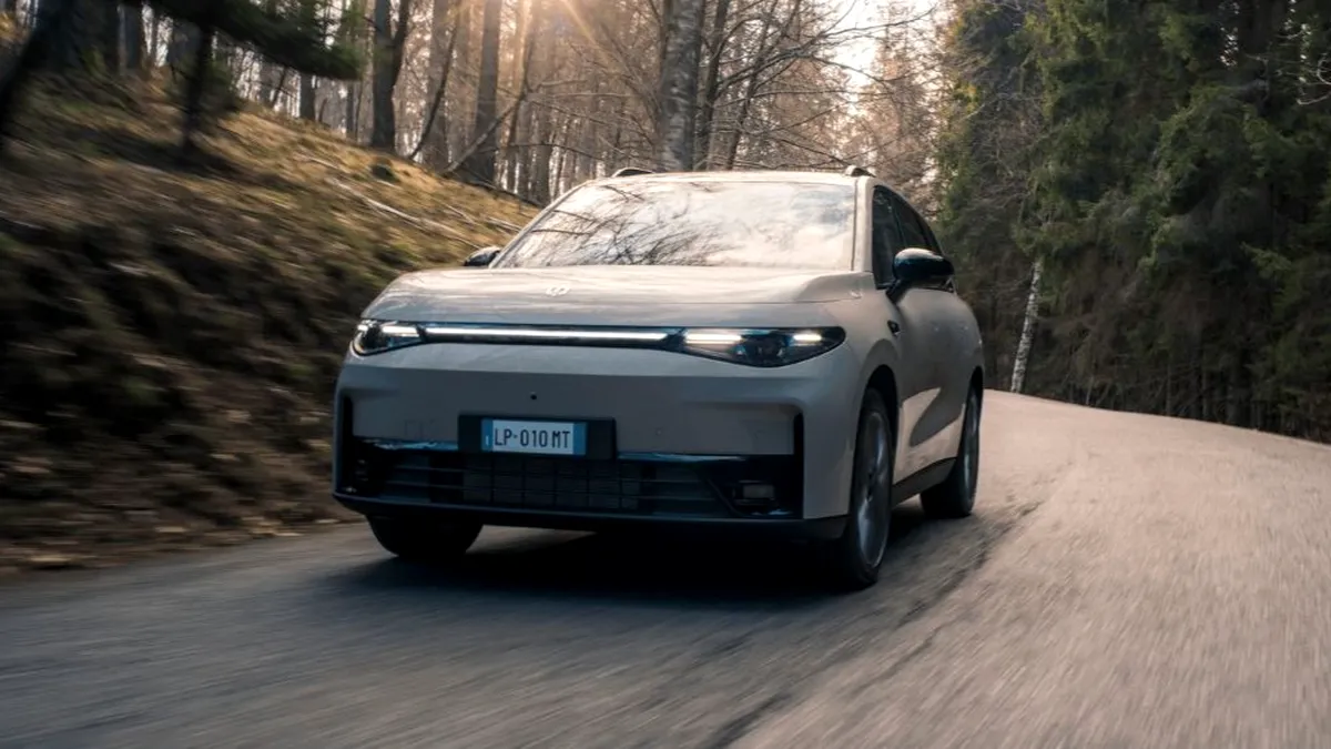 Leapmotor prezintă o actualizare pentru crossover-ul C10 pentru anul 2027. Actualizări numeroase aduse sistemului de propulsie și noi dotări tehnologice