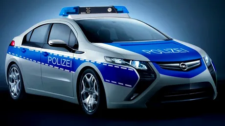 Maşina de poliţie Opel Ampera