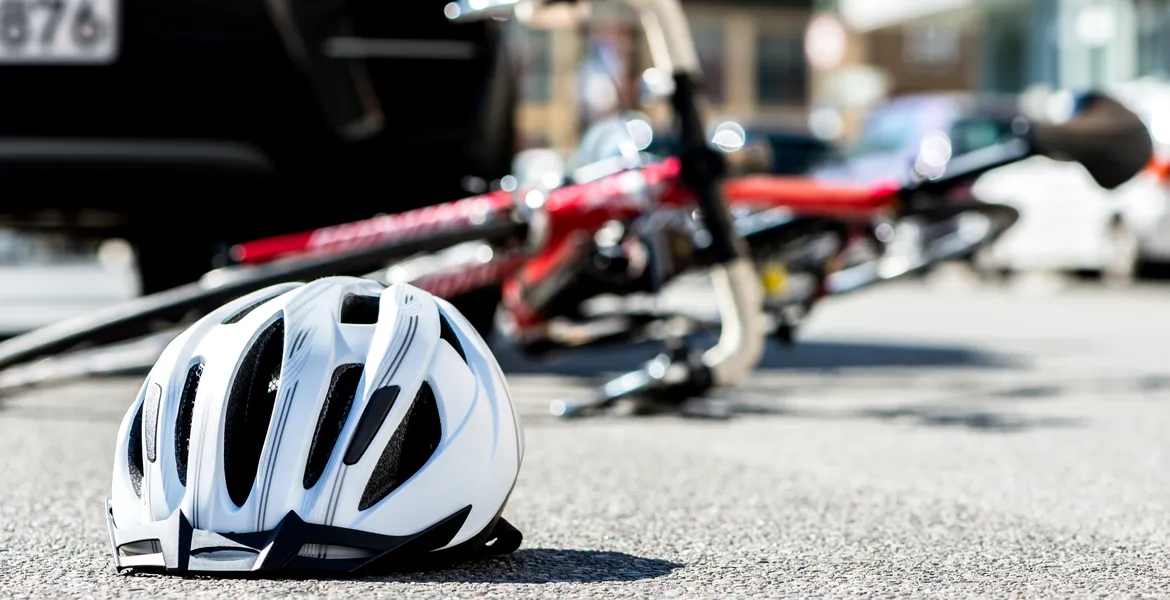 Incident stupid într-un oraș din România. Pasager găsit vinovat pentru decesul unui biciclist