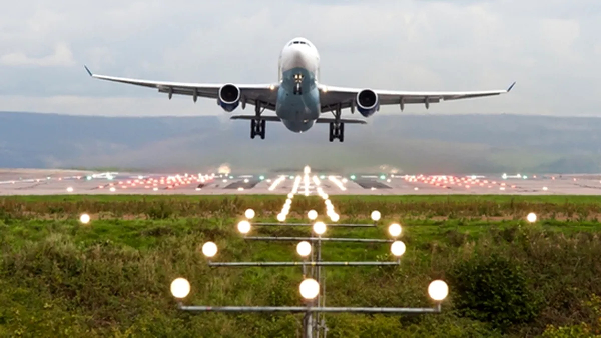 Furtul de maşini e depăşit. Un român a vrut să fure un avion 