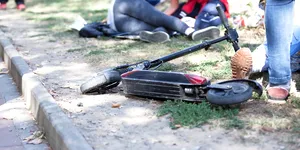 Bărbat de 45 de ani, mort după ce ar fi căzut cu trotineta pe pista de biciclete din zona Năvodari