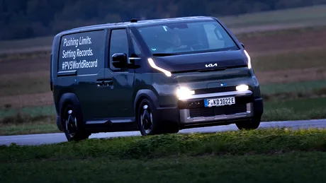 Guinness confirmă un record de autonomie: Kia PV5 Cargo a mers 693 km cu marfa la bord