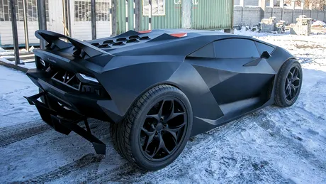 Minunăţii din Kyrgyzstan: cea mai frumoasă copie Lambo. Şi un triciclu steam-punk electric