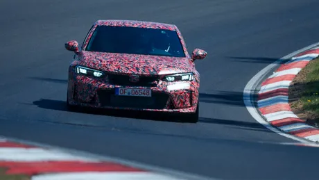 VIDEO: Noua Honda Civic Type-R își arată mușchii pe circuitul de la Nürburgring-Nordschleife