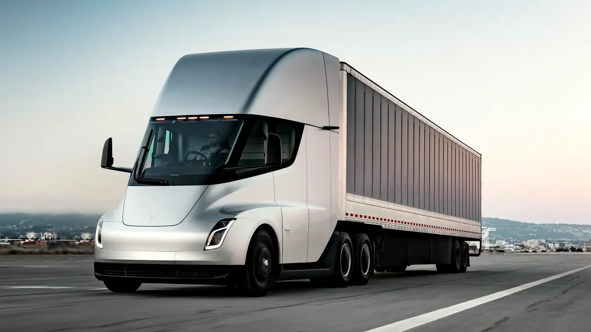 Elon Musk anunță că Pepsi va primi primele camioane electrice Tesla Semi în luna decembrie