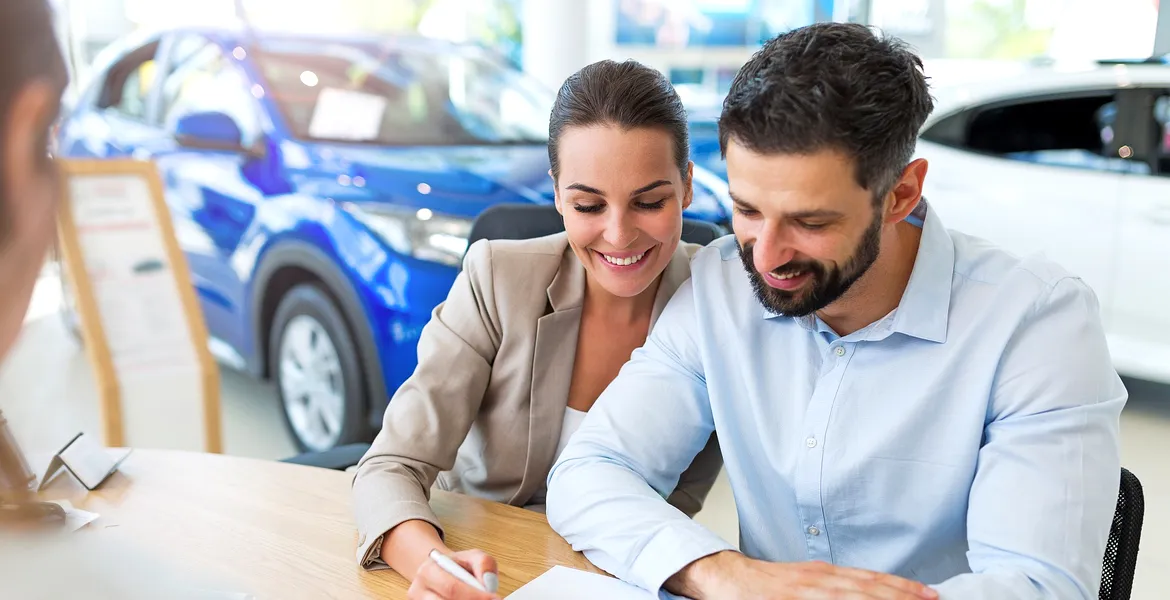 Piața auto din România a scăzut cu 30% în primul semestru. Cum este afectată Dacia