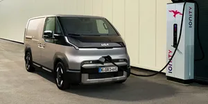 Kia PV5 Crew Van: 283 km autonomie și conversie rapidă între cargo și pasageri. Nou rival pentru ID. Buzz Cargo