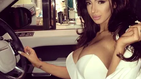 Chloe Khan face praf un Range Rover de 100.000 de lire - FOTO