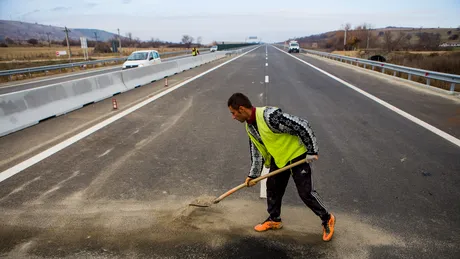 Se întâmplă în România: autostradă deschisă, apoi închisă, urmează demolarea. Însă pierderile nu se opresc aici