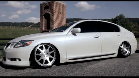 Oameni şi maşini: Lexus GS350 pe suspensii pneumatice