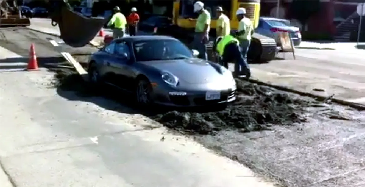 Video: Blocat în ciment, cu un Porsche 911