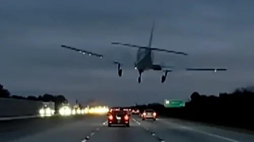 Un avion se prăbușește peste o Toyota și toată lumea scapă cu viață. Ce spune asta despre mașina japoneză?