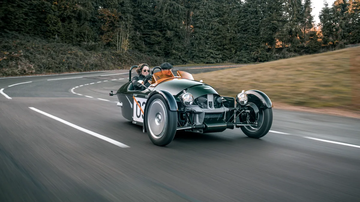 Morgan a prezentat noul Super 3, înlocuitorul lui 3 Wheeler