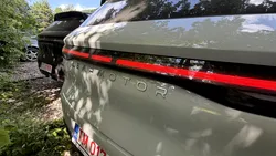 Leapmotor B10 Hybrid EV debutează în România. SUV-ul electric cu range extender costă de la 25.990 de euro prin Rabla