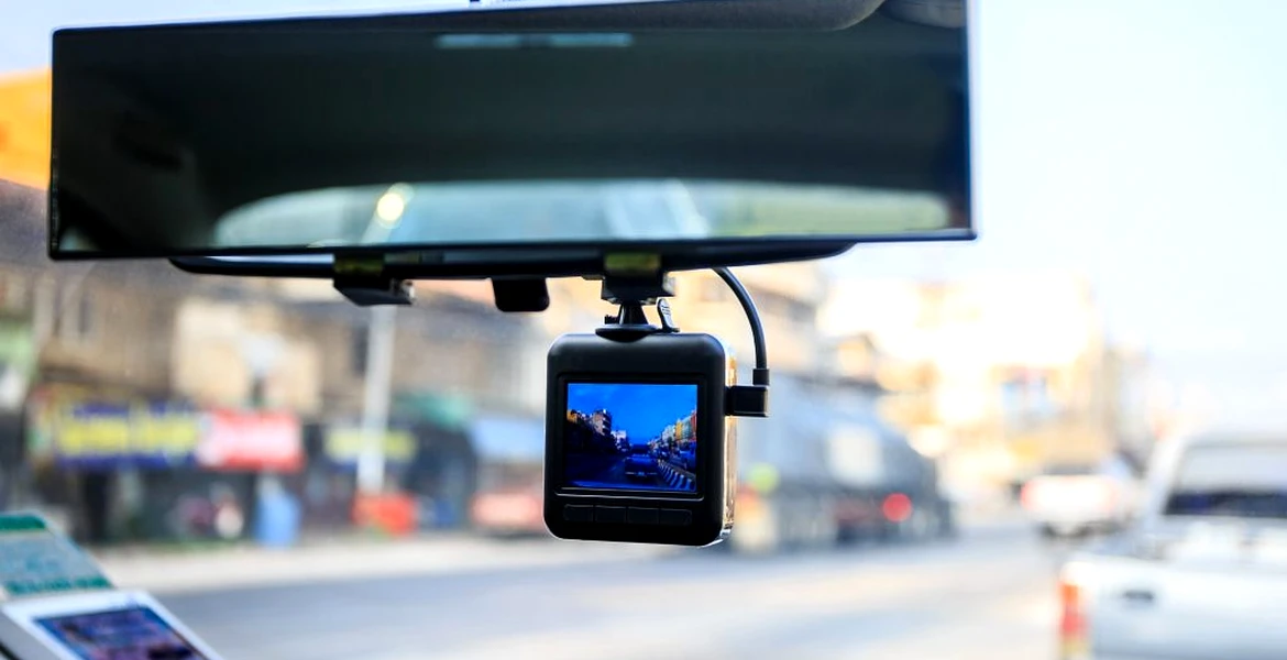 Cât de legal este să filmezi traficul cu o cameră video de bord?