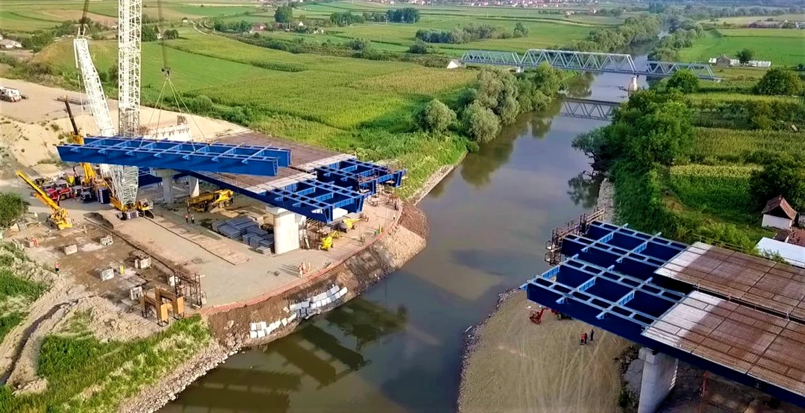 O grindă de 152 de tone este montată pe podul de peste râul Mureş de pe Autostrada A3 – VIDEO