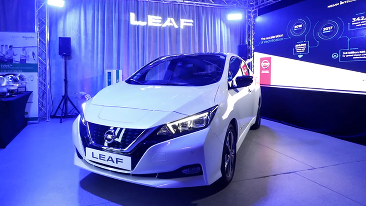 1-promotor-nissan-leaf-masini-electrice 