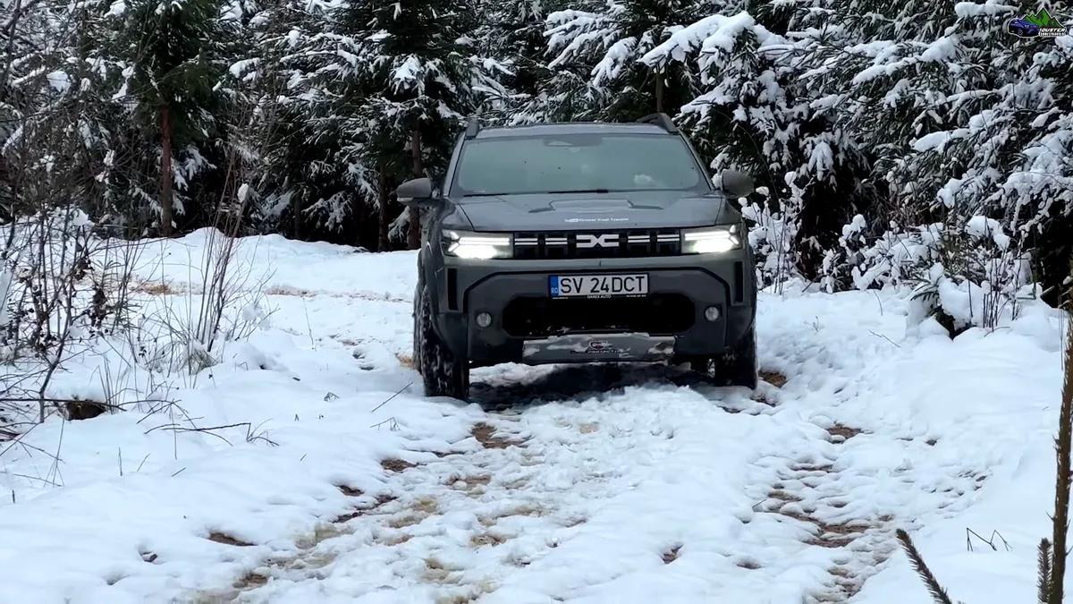 Noua Dacia Duster, testată pe zăpadă. Cât de bine se descurcă Duster III în off-road? - VIDEO