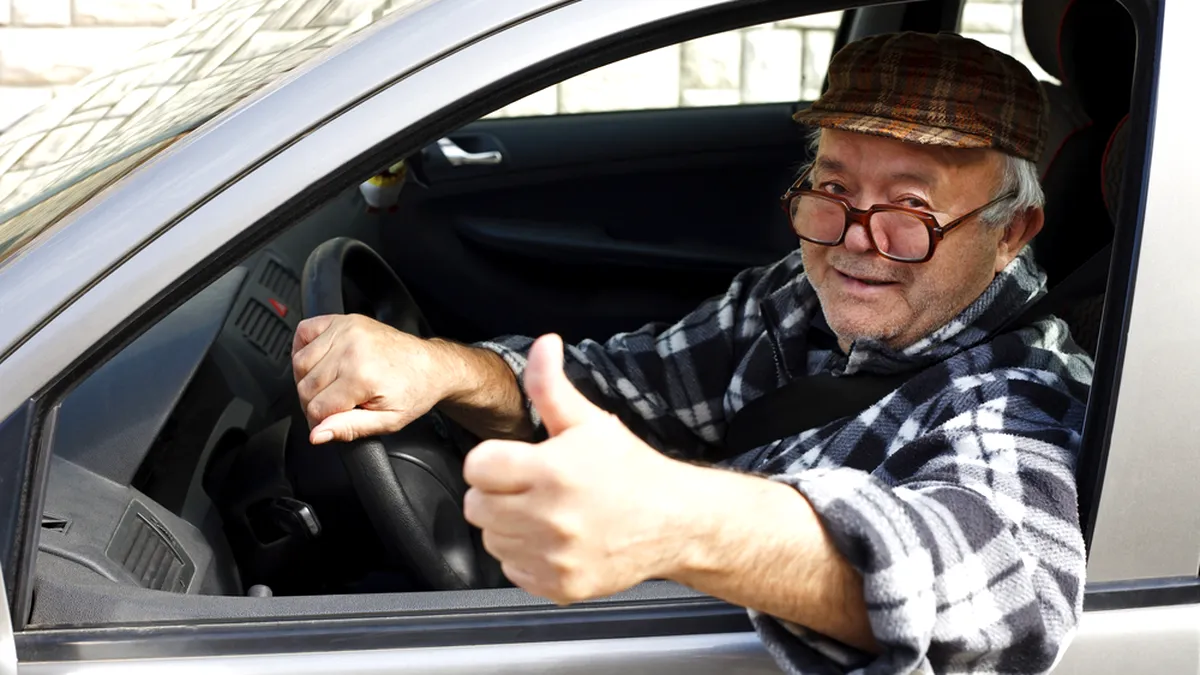 Pensionar vitezoman. Un șofer de 80 de ani a fost prins cu 106 km/h în localitate