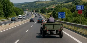 2026: Ce se întâmplă dacă circuli cu motocultorul pe un Drum Național. Contează dacă ai permis auto?
