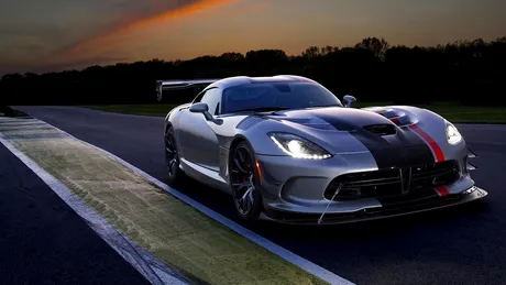 Dodge Viper ACR, un muscle car cu tot downforce-ul din lume [VIDEO]