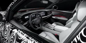 Primele imagini cu Audi Q9: SUV-ul de lux va avea 6 sau 7 locuri și uși cu deschidere automată