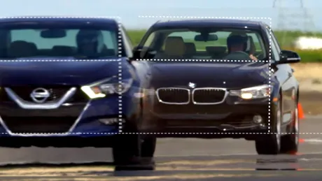 Nissan Maxima SR, impunându-se (în reclame) în faţa unui BMW, a unui Audi şi a unei Acura