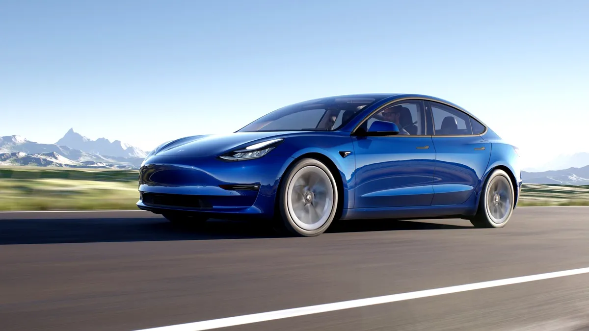 FOTO. Tesla Model 3, cea mai vândută mașină electrică în Europa în 2021