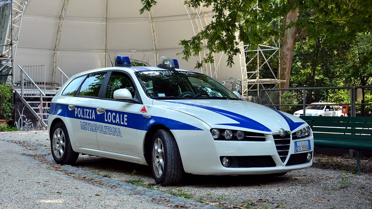 Un român a încercat să fure o mașină de poliție în Italia