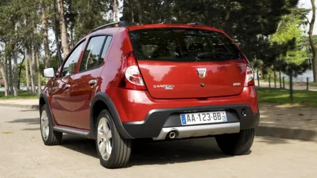 Cum se făcea reglarea cu ciocanul a ușilor mașinilor Dacia. Imagini din fabrică - VIDEO
