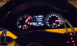 Un șofer s-a filmat în timp ce conducea cu 200 km/h, chiar prin fața sediului Poliției Suceava