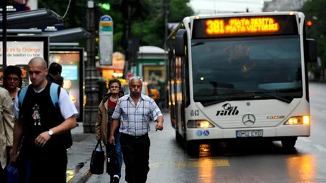 Transportul public în Bucureşti, studiu de caz: Capitala are mai puţine tramvaie şi autobuze decât în 1990, dar este lider european la blocaje în trafic. Care sunt soluţiile?
