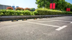 Reșița vrea să digitalizeze 2.100 locuri de parcare: Șoferii vor vedea într-o aplicație unde e un loc liber