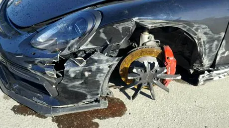 Porsche Cayman GT4 daună aproape totală, de vânzare la un preţ intrigant - FOTO