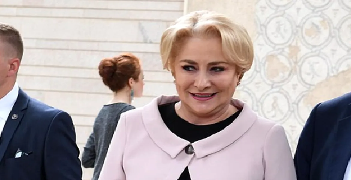 Cu ce se plimbă Viorica Dăncilă prin Moldova, singura regiune din România fără autostrăzi –  FOTO