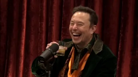 Elon Musk acceptă provocarea unui test special pe Tesla Cybertruck - VIDEO