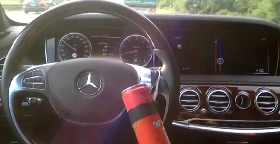 Cum să faci un Mercedes S-Class să fie autonom. Metodă simplă