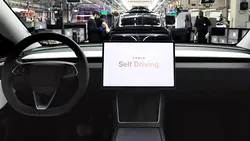 Tesla pregătește un Cyber SUV? Primele imagini ascunse în videoclipul oficial