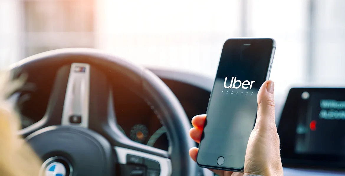 Câți bani au făcut Uber și Bolt în România după legea ridesharing-ului