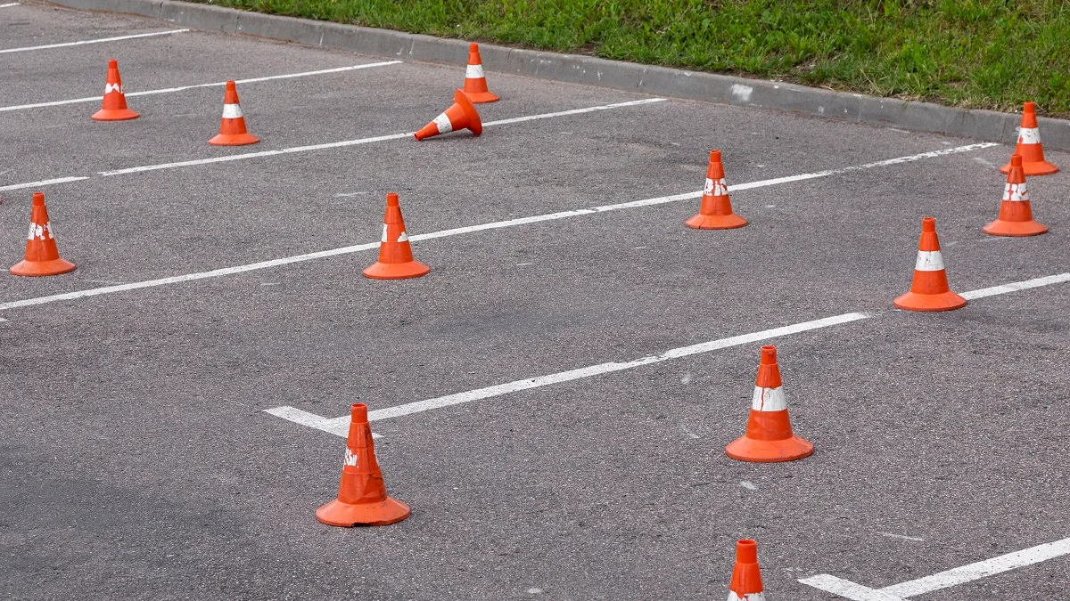 De ce sunt atât de scumpe locurile de parcare din București?