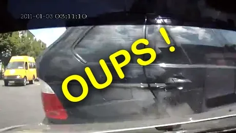 VIDEO: cam aşa se vede când dai peste un idiot cu X5 care a trecut pe roşu