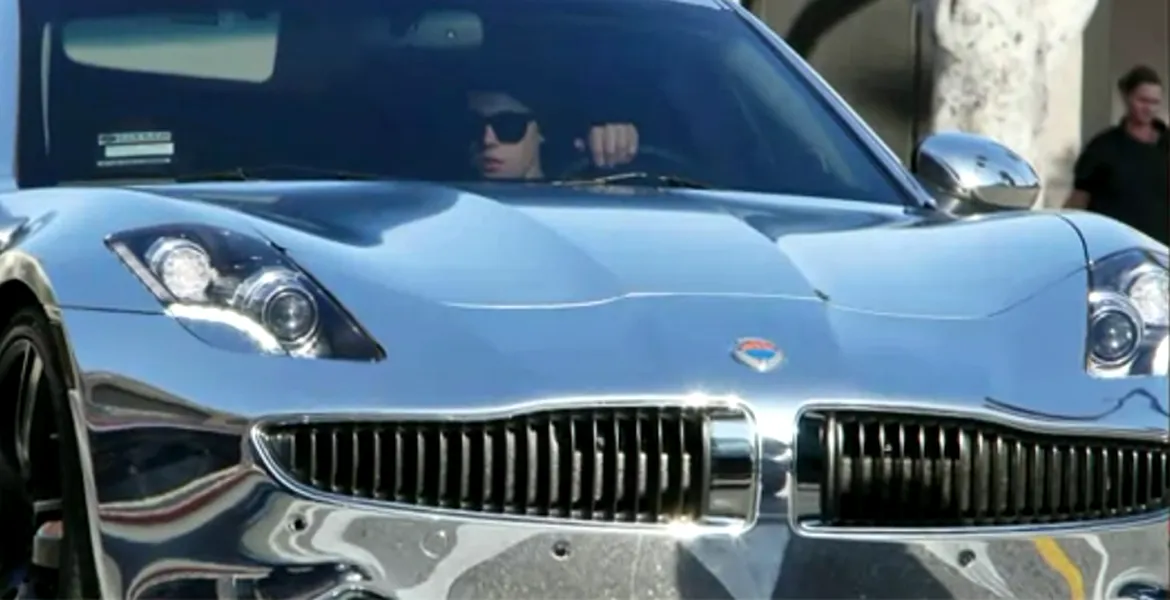 VIDEO: Fisker Karma cromat, pentru Justin Bieber