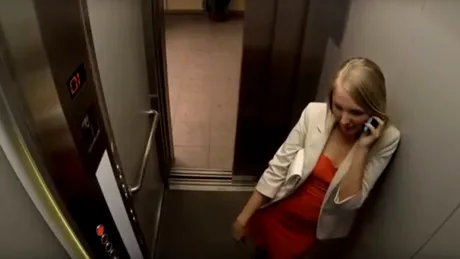 Această rusoaică s-a urcat în lift iar ce i s-a întâmplat înăuntru e uimitor - VIDEO