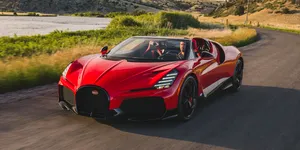 <span class='prepend'>Foto |</span> Cea mai rapidă decapotabilă de serie din lume este scoasă la licitație. Care este prețul pentru un Bugatti Mistral cu 500 km la bord?