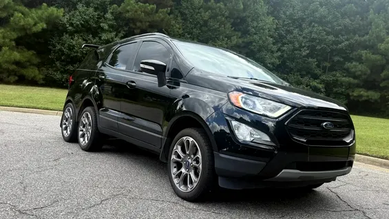 Un Ford EcoSport a fost transformat într-un monstru cu 6 roți. Consumul afișat surprinde