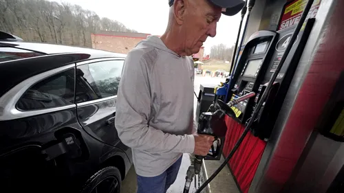 Motorina a trecut de 9 lei și benzina s-a scumpit cu 15 bani! Unde se vinde cel mai ieftin carburant și ce urmează