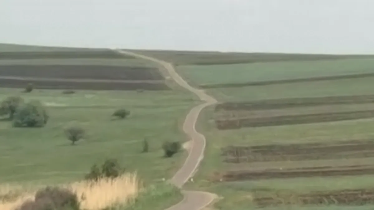 Transalpina în miniatură sau drum agricol transformat în 