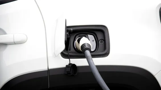 STS trece la mașini electrice: licitație de peste 13 milioane de lei pentru vehicule nepoluante