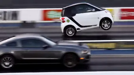 VIDEO: smart ForTwo versus Ford Mustang pe pista de drag. Da, exact!